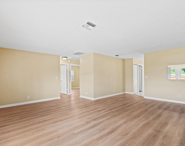 6126 Wauconda Way E - Photo Thumbnail 5