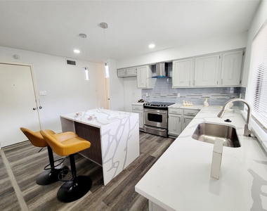 4636 Gleneagle Street - Photo Thumbnail 11