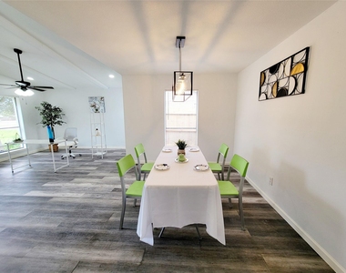 4636 Gleneagle Street - Photo Thumbnail 7