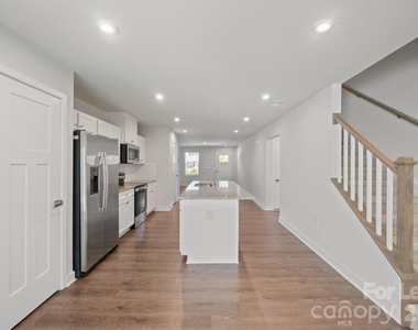 111 Skylar View Way - Photo Thumbnail 14
