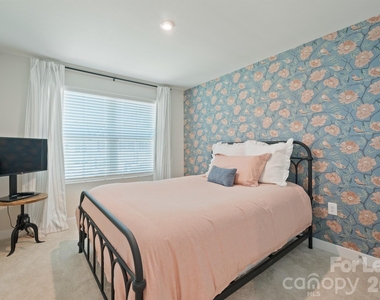 111 Skylar View Way - Photo Thumbnail 15