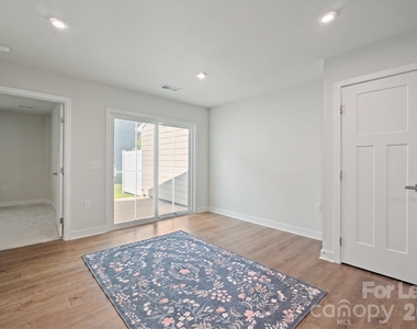 111 Skylar View Way - Photo Thumbnail 8