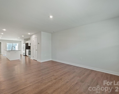 111 Skylar View Way - Photo Thumbnail 5