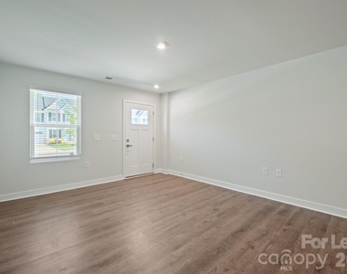 111 Skylar View Way - Photo Thumbnail 4
