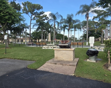 618 Sea Pine Way - Photo Thumbnail 15
