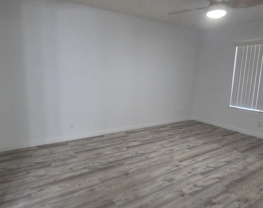 618 Sea Pine Way - Photo Thumbnail 6