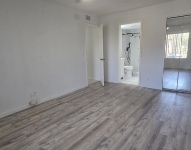 618 Sea Pine Way - Photo Thumbnail 5