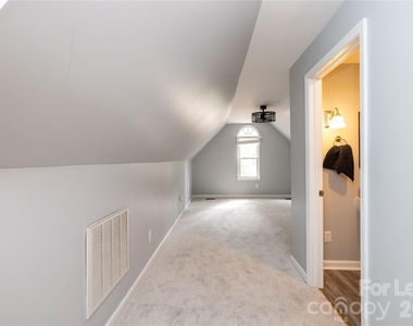 102 Seminole Court - Photo Thumbnail 38