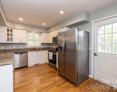 102 Seminole Court - Photo Thumbnail 10