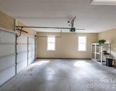 102 Seminole Court - Photo Thumbnail 9