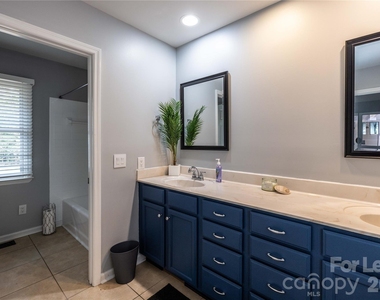 102 Seminole Court - Photo Thumbnail 33