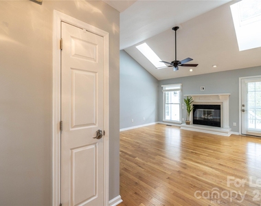 102 Seminole Court - Photo Thumbnail 23