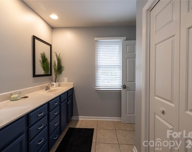 102 Seminole Court - Photo Thumbnail 36
