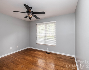 102 Seminole Court - Photo Thumbnail 26