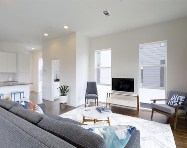 4905 Live Oak Street - Photo Thumbnail 4