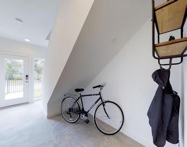 4905 Live Oak Street - Photo Thumbnail 1