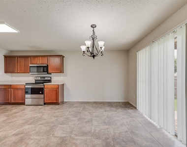 124 Independence Avenue - Photo Thumbnail 2