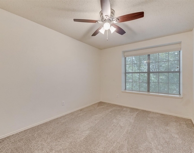 124 Independence Avenue - Photo Thumbnail 12