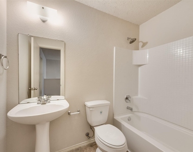 124 Independence Avenue - Photo Thumbnail 7
