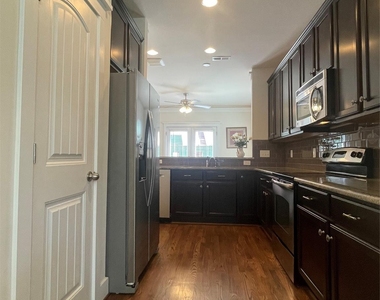 347 Spring Street - Photo Thumbnail 17