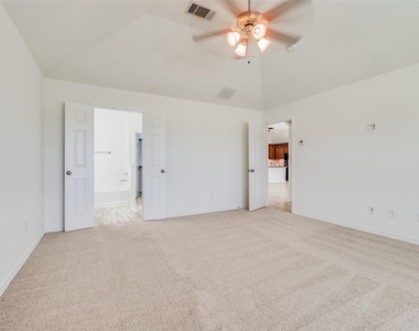 905 Meadowedge Lane - Photo Thumbnail 12