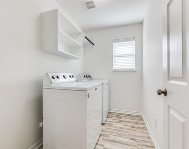 905 Meadowedge Lane - Photo Thumbnail 19