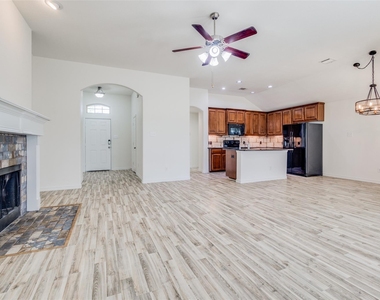 905 Meadowedge Lane - Photo Thumbnail 5