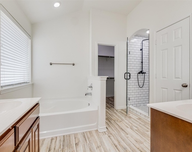 905 Meadowedge Lane - Photo Thumbnail 13