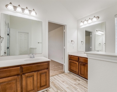 905 Meadowedge Lane - Photo Thumbnail 14