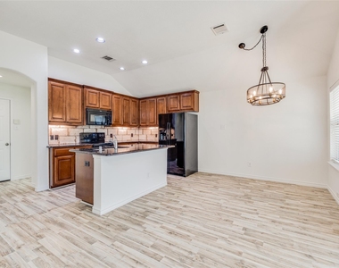 905 Meadowedge Lane - Photo Thumbnail 8