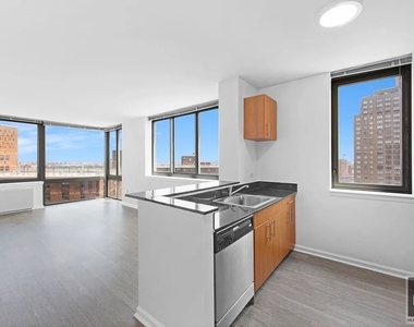 East 92nd Street - Photo Thumbnail 2
