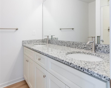 2719 Capitol Drive - Photo Thumbnail 15