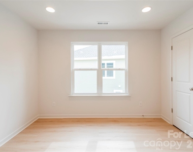 2719 Capitol Drive - Photo Thumbnail 18