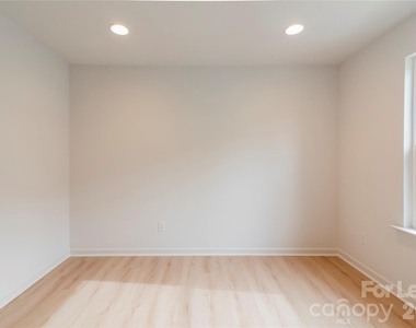 2719 Capitol Drive - Photo Thumbnail 19