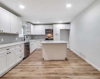 1208 N Grant Drive - Photo Thumbnail 7