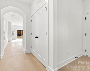 242 Institute Street - Photo Thumbnail 4
