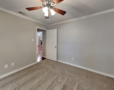 617 Lakewood Lane - Photo Thumbnail 15