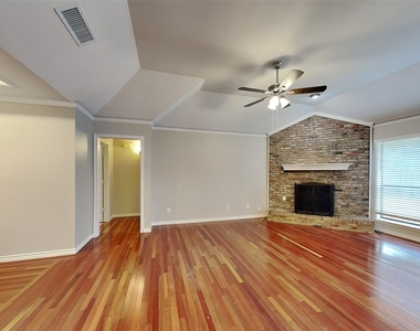 617 Lakewood Lane - Photo Thumbnail 2