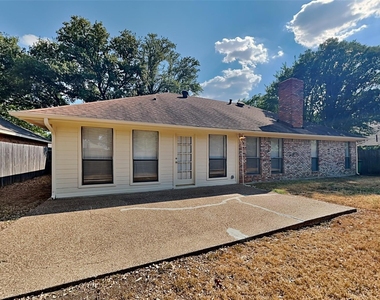 617 Lakewood Lane - Photo Thumbnail 17