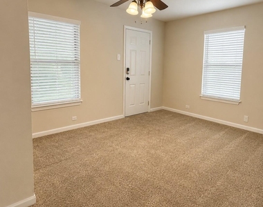 209 N 4th Street - Photo Thumbnail 9