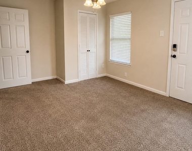 209 N 4th Street - Photo Thumbnail 10