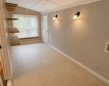 209 N 4th Street - Photo Thumbnail 12