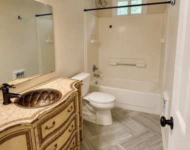 209 N 4th Street - Photo Thumbnail 11