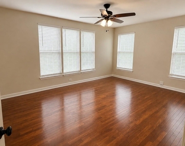 209 N 4th Street - Photo Thumbnail 7