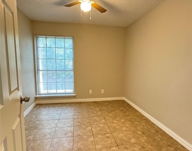 3100 Medina Street - Photo Thumbnail 6