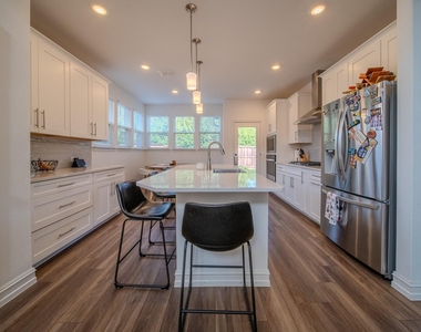 4629 Golden Gate Way - Photo Thumbnail 6