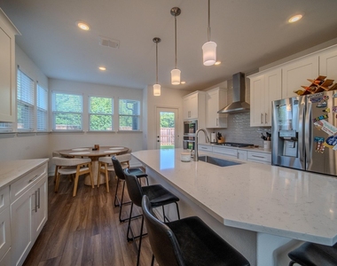 4629 Golden Gate Way - Photo Thumbnail 7