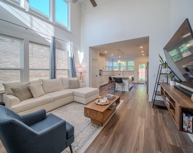 4629 Golden Gate Way - Photo Thumbnail 4