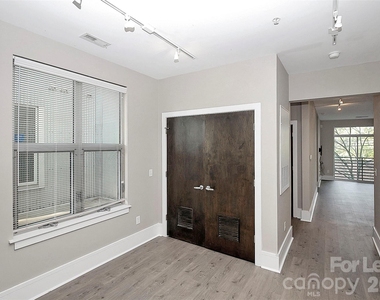 1600 Fulton Avenue - Photo Thumbnail 3