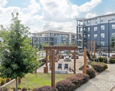 305 Prine Place - Photo Thumbnail 16